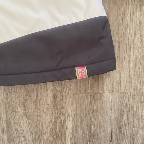 Roxy ski/snowboard jacket - Picture 8 of 11